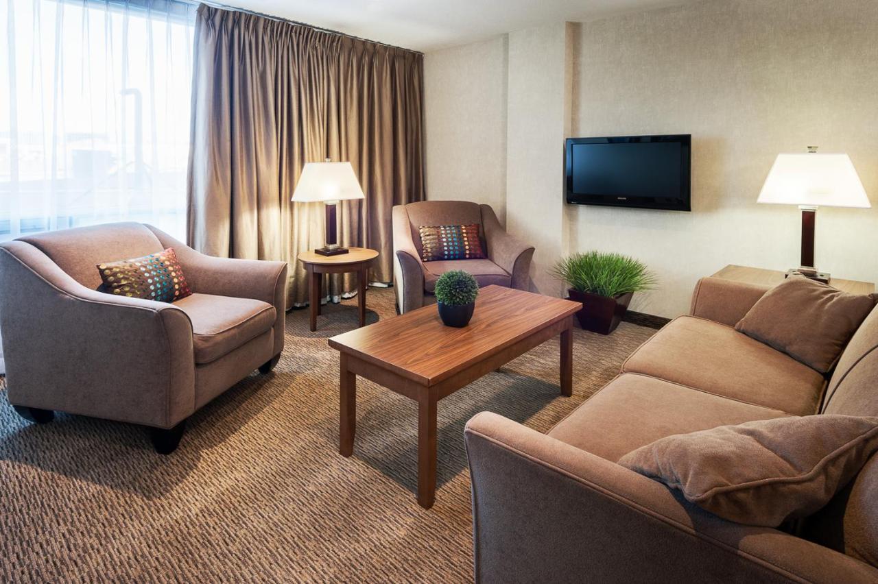 Carriage House And Conference Centre Hotel 4*