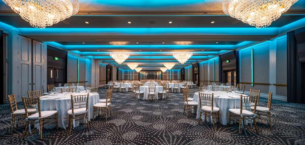 Carriage House And Conference Centre Hotel