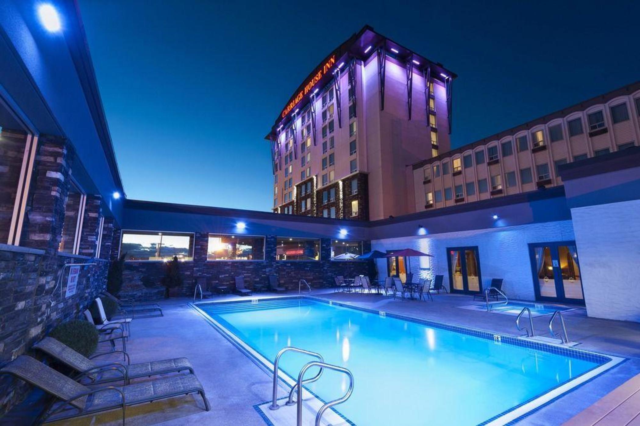 Carriage House And Conference Centre Hotel Calgary
